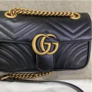 NWT GUCCI GG Marmont Gmall Matelassé Black Bag                    SIZE 8.66W x 5
